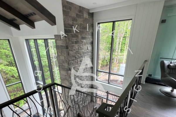 akira-logo-escalier-limon-lateral-bois-erable-marche-rampe-garde-corps-acier-custom4B28ED4A-1229-9AEE-286F-BF696F12D420.jpg
